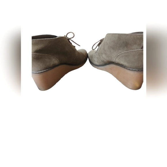 NWOB Clarks Wedge Gray Suede Boots 7.5 - Picture 4 of 5